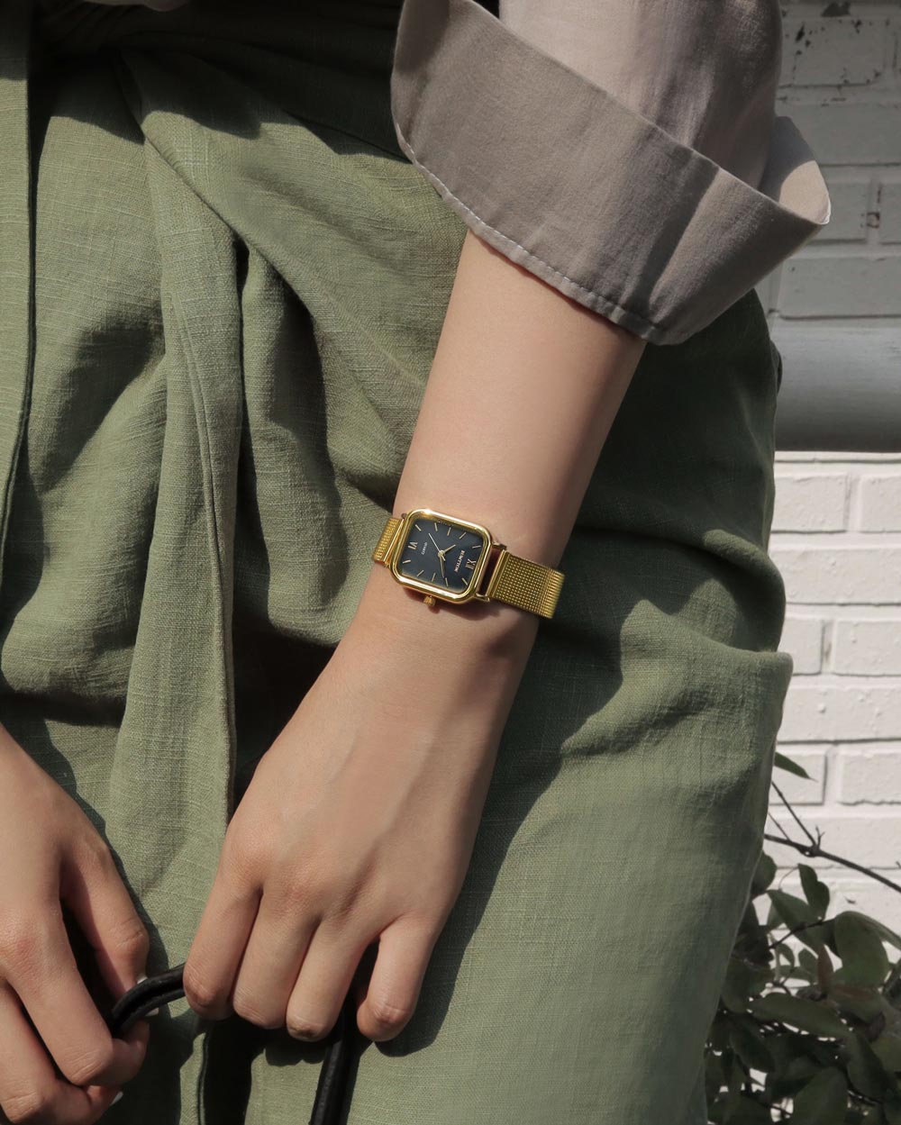 ブラックマザーオブパールレディースメッシュバンド腕時計Harborゴールド