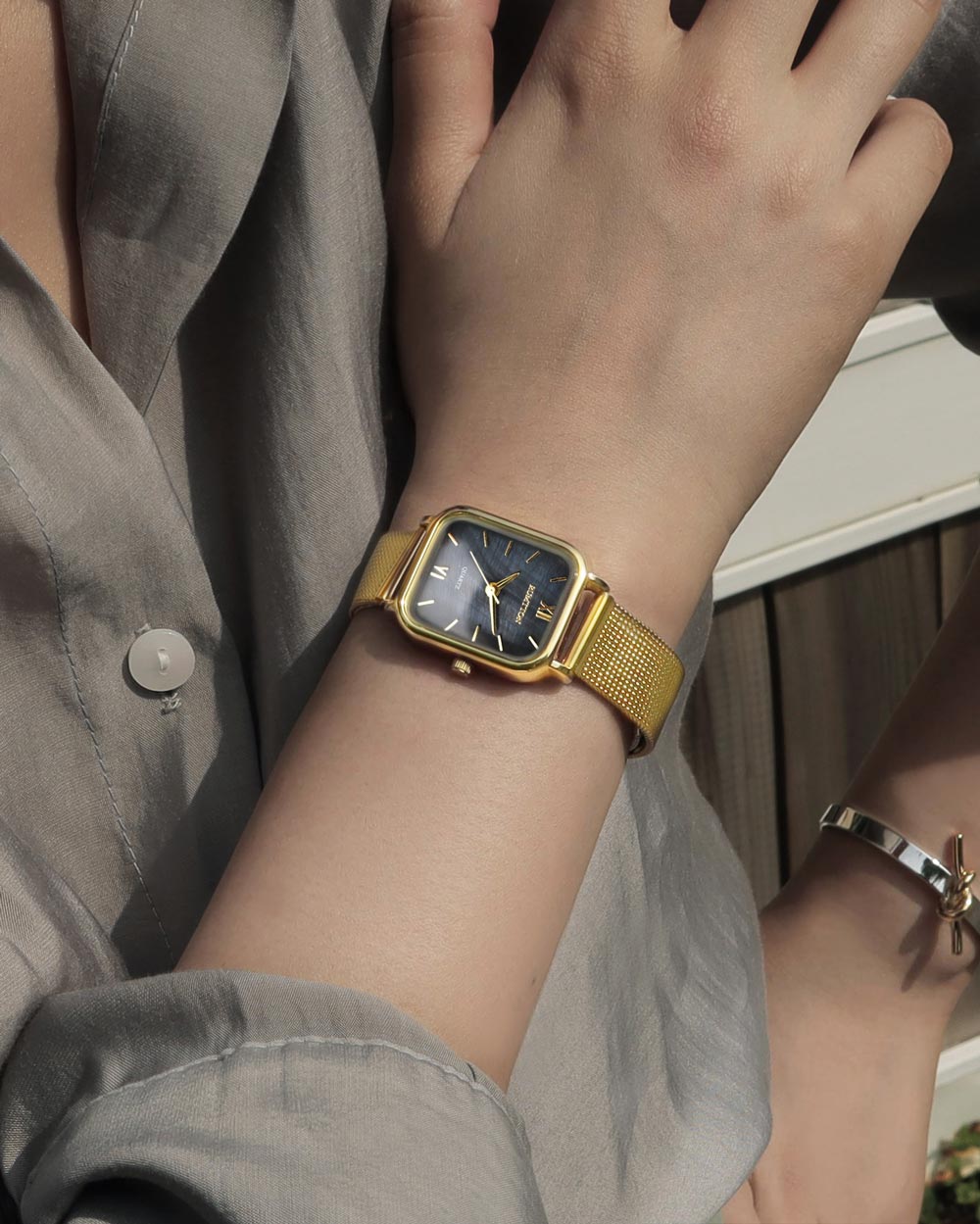 ブラックマザーオブパールレディースメッシュバンド腕時計Harborゴールド