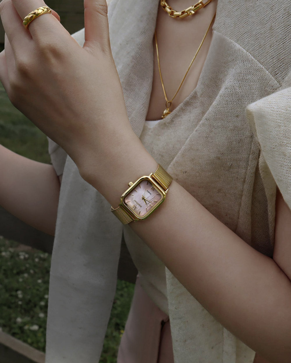 シェルピンク真珠の母メッシュバンド腕時計Harborゴールド