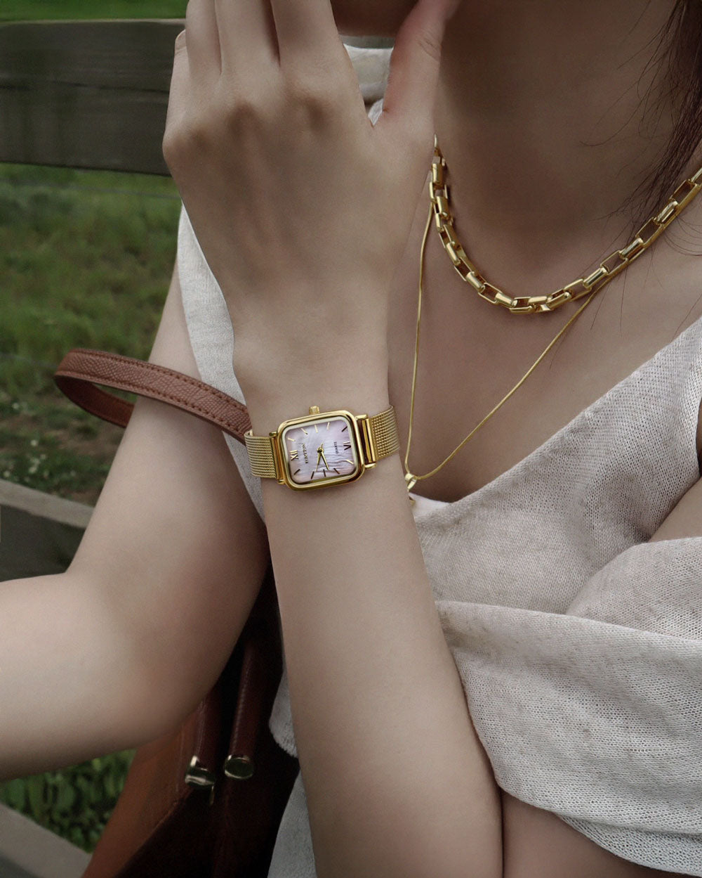 シェルピンク真珠の母メッシュバンド腕時計Harborゴールド