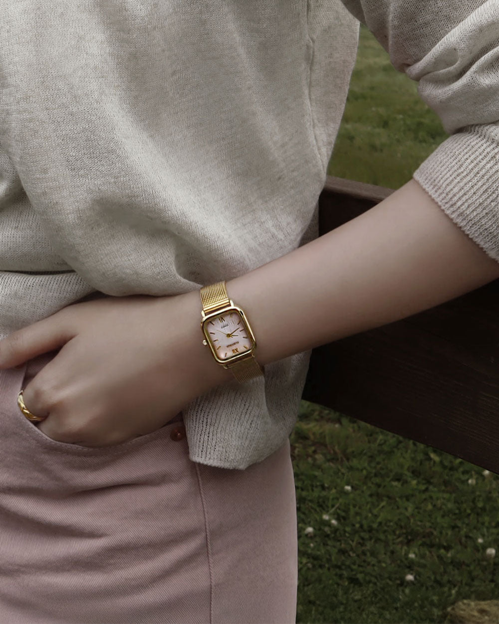 シェルピンク真珠の母メッシュバンド腕時計Harborゴールド