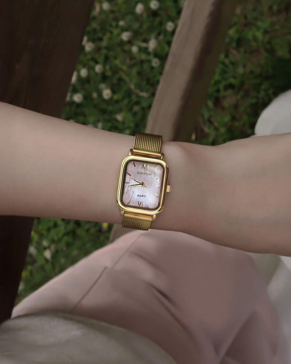 シェルピンク真珠の母メッシュバンド腕時計Harborゴールド