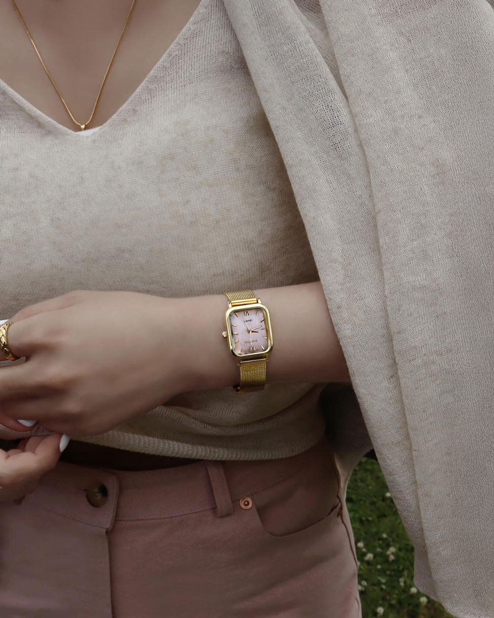 シェルピンク真珠の母メッシュバンド腕時計Harborゴールド