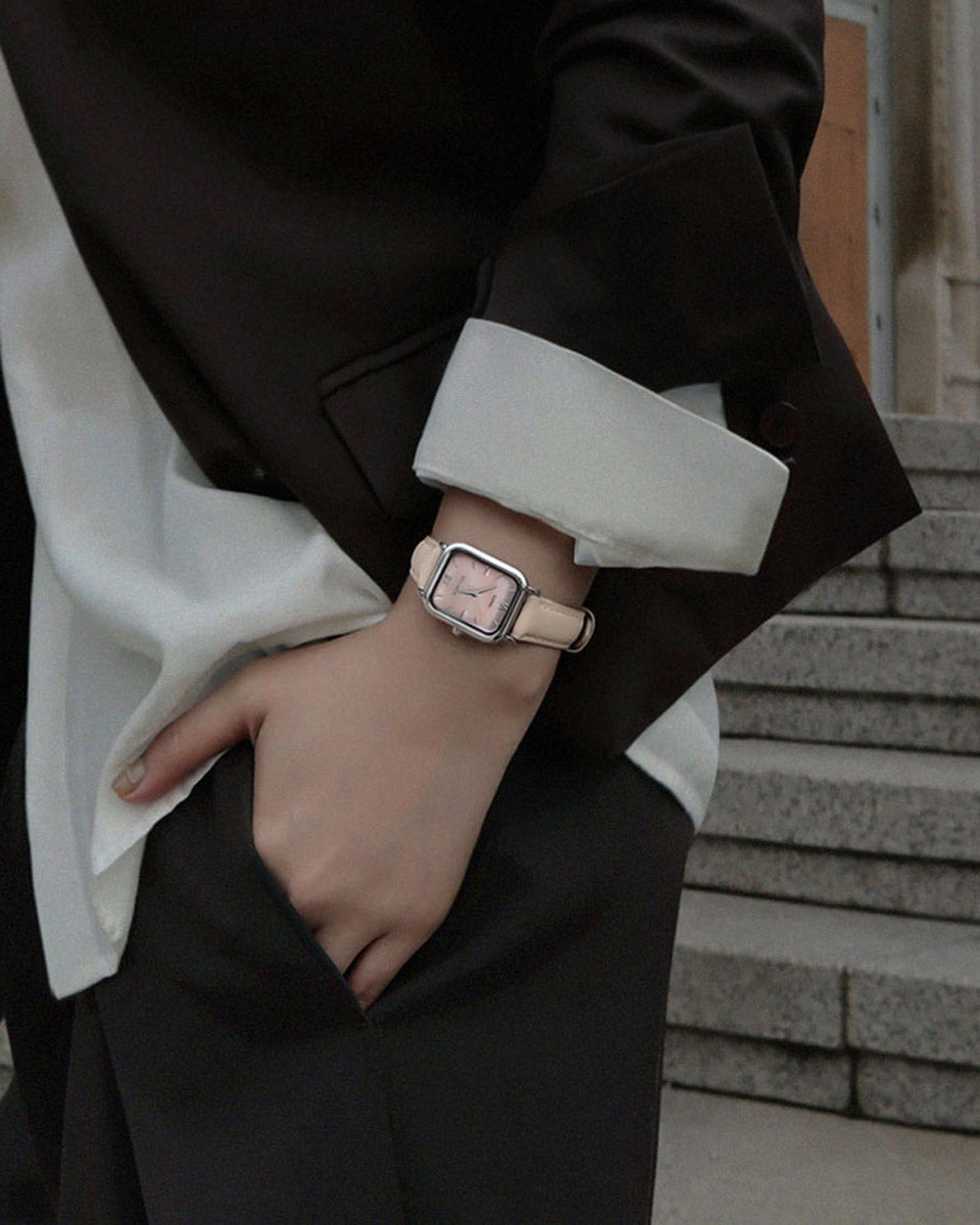 ブルー マザー オブ パール ベージュ レザー バンド ウォッチ ハーバー ゴールド