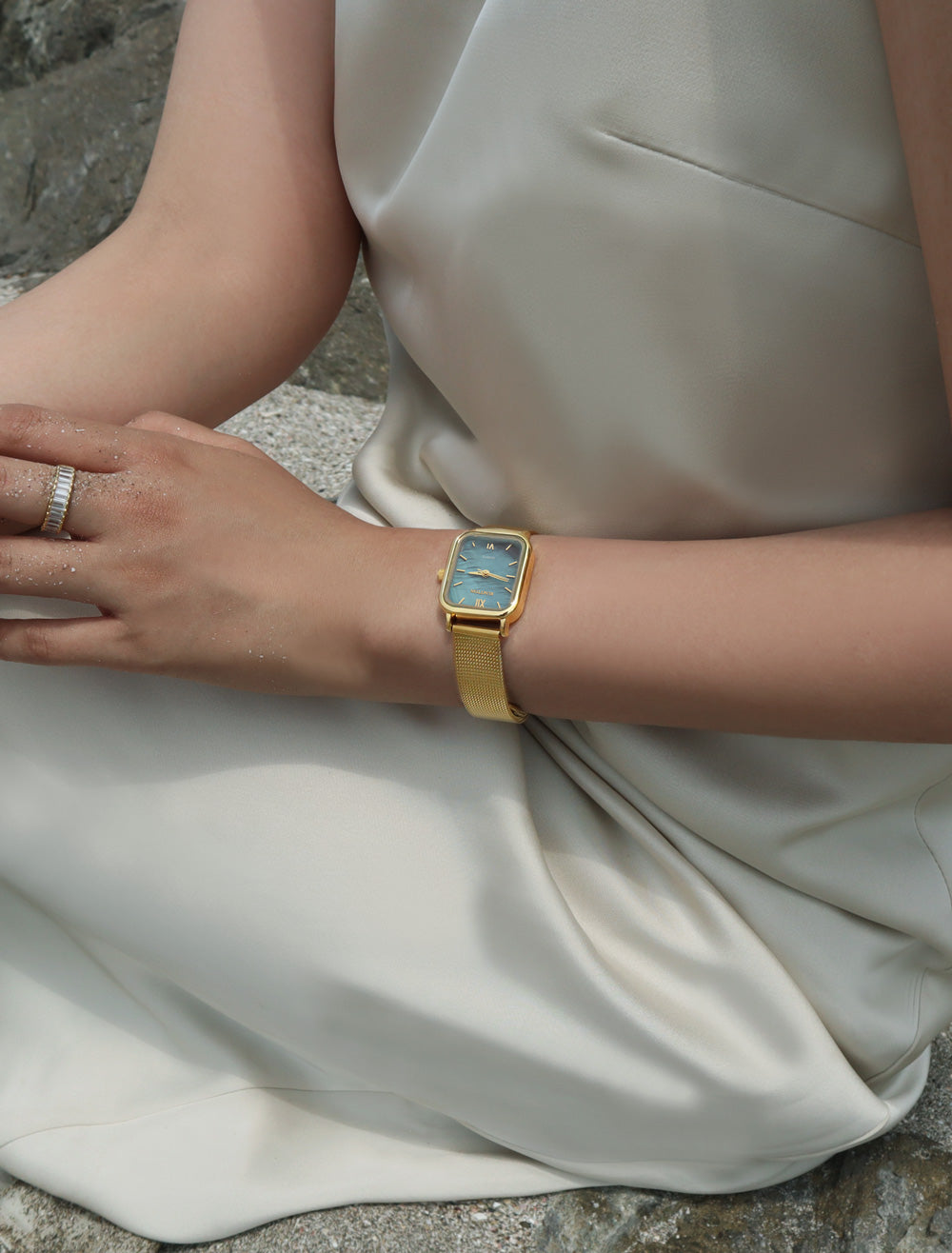นาฬิกาข้อมือผู้หญิง Blue Mother of pearl สายตาข่าย Harbor Gold