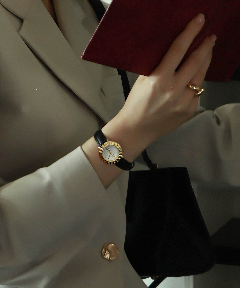 Forma de círculo Crystal deco Reloj de correa de cuero negro para mujer Bloom Gold